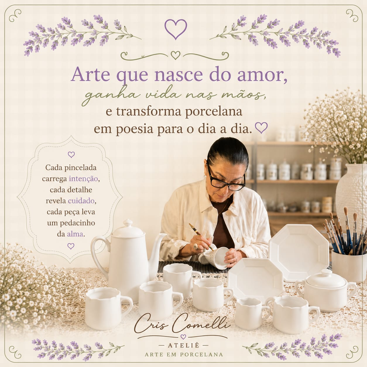 Cris Comelli pintando porcelana em seu ateliê